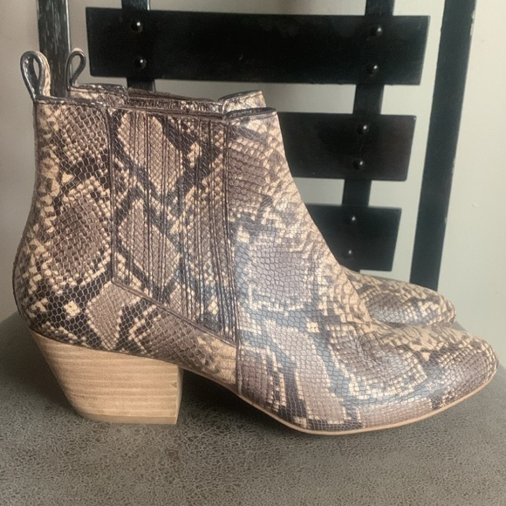 Splendid Snake Print Ankle Boots Sz 6